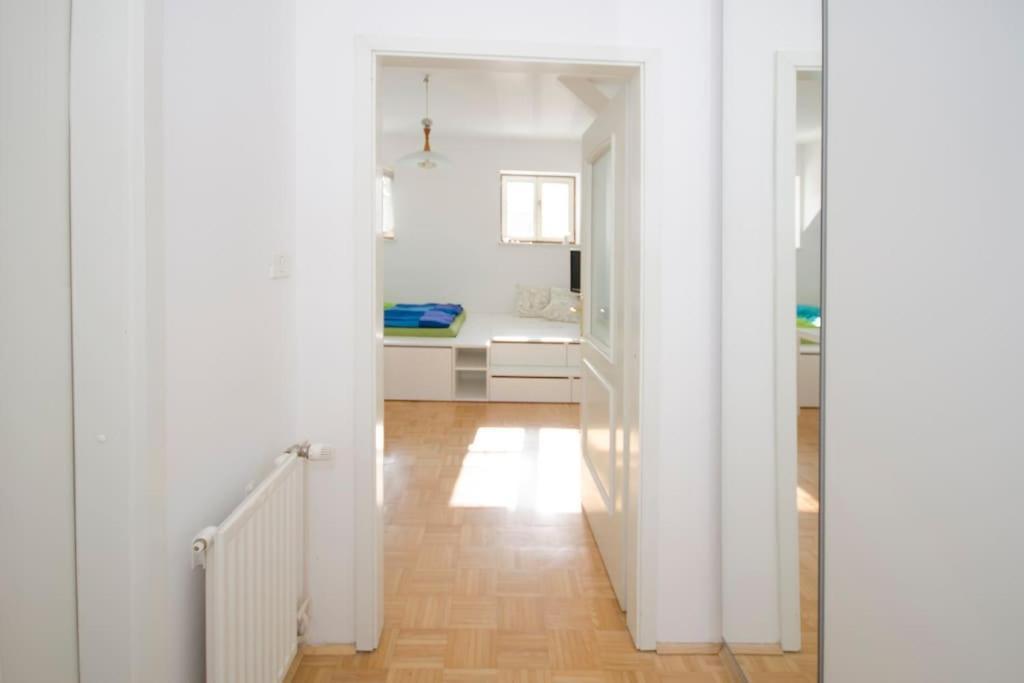 The Cute, Sunny Apartment In The Center +P Любляна Экстерьер фото