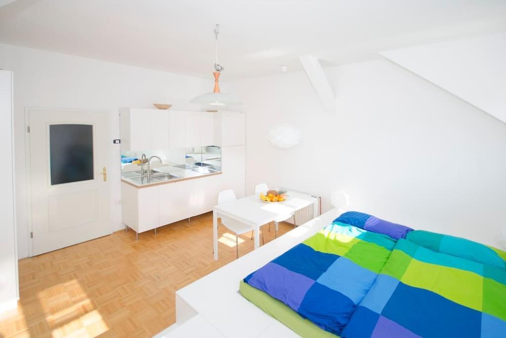 The Cute, Sunny Apartment In The Center +P Любляна Экстерьер фото