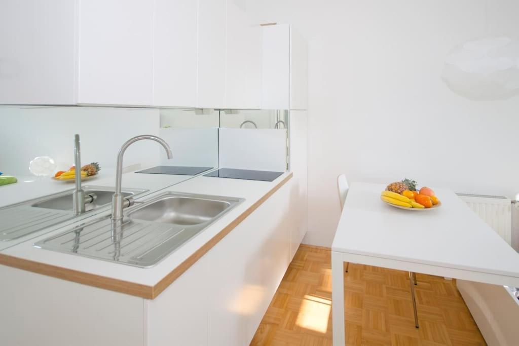 The Cute, Sunny Apartment In The Center +P Любляна Экстерьер фото